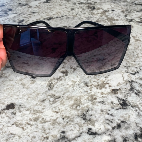 Fashion nova women's shades - Picture 4 of 4